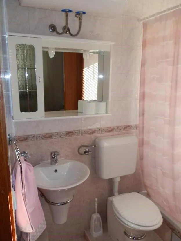 Blaz 1 - Apartment With Sea View, 150 M From The Beach Novi Vinodolski