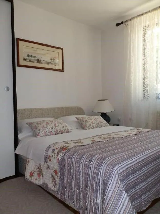 Blaz 1 - Apartment With Sea View, 150 M From The Beach Novi Vinodolski