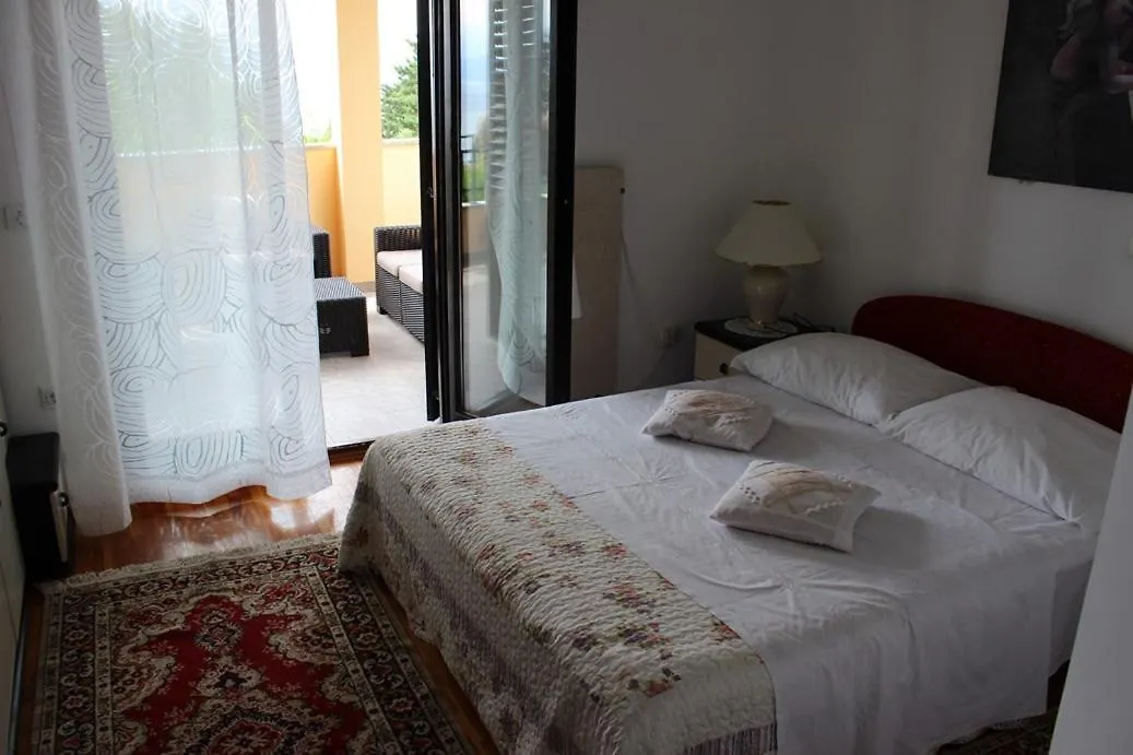 Blaz 1 - Apartment With Sea View, 150 M From The Beach Novi Vinodolski