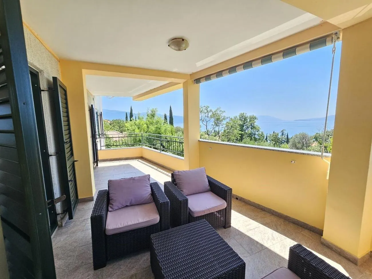 Blaz 1 - Apartment With Sea View, 150 M From The Beach Novi Vinodolski Croatia