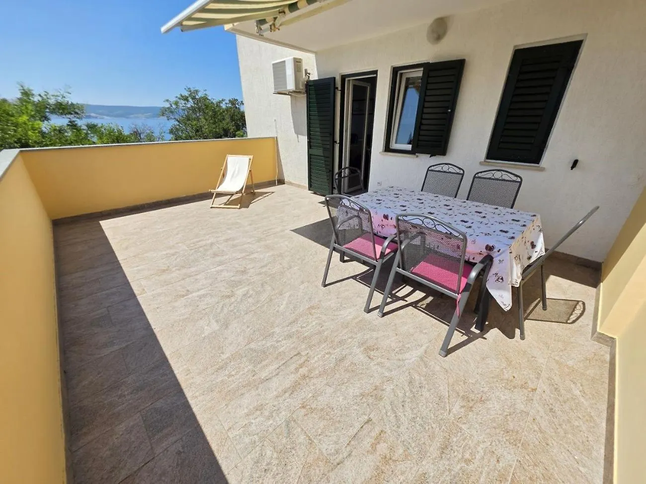 Blaz 1 - Apartment With Sea View, 150 M From The Beach Novi Vinodolski