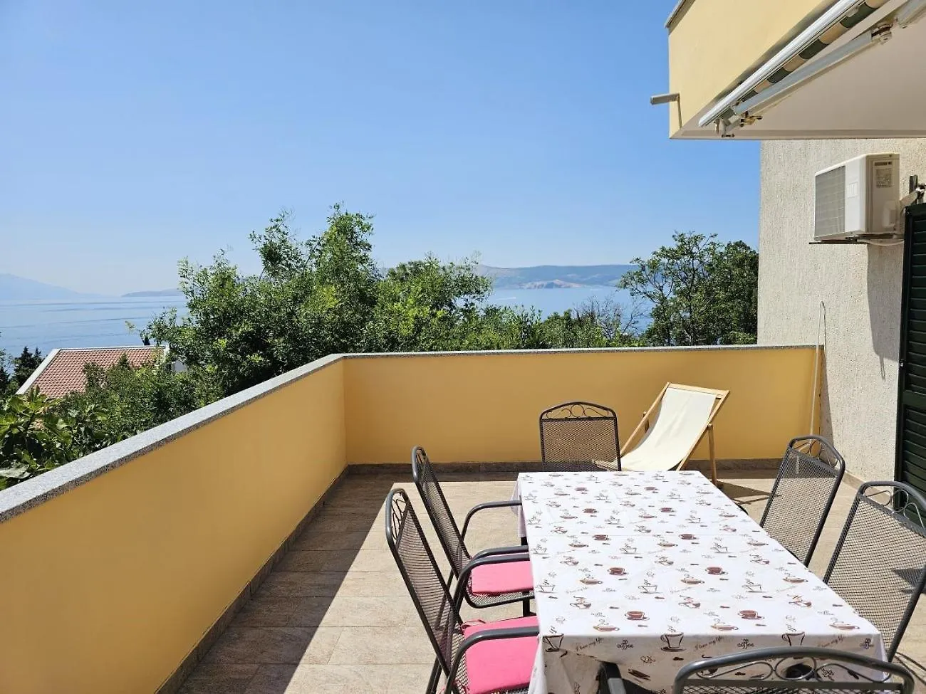 Blaz 1 - Apartment With Sea View, 150 M From The Beach Novi Vinodolski