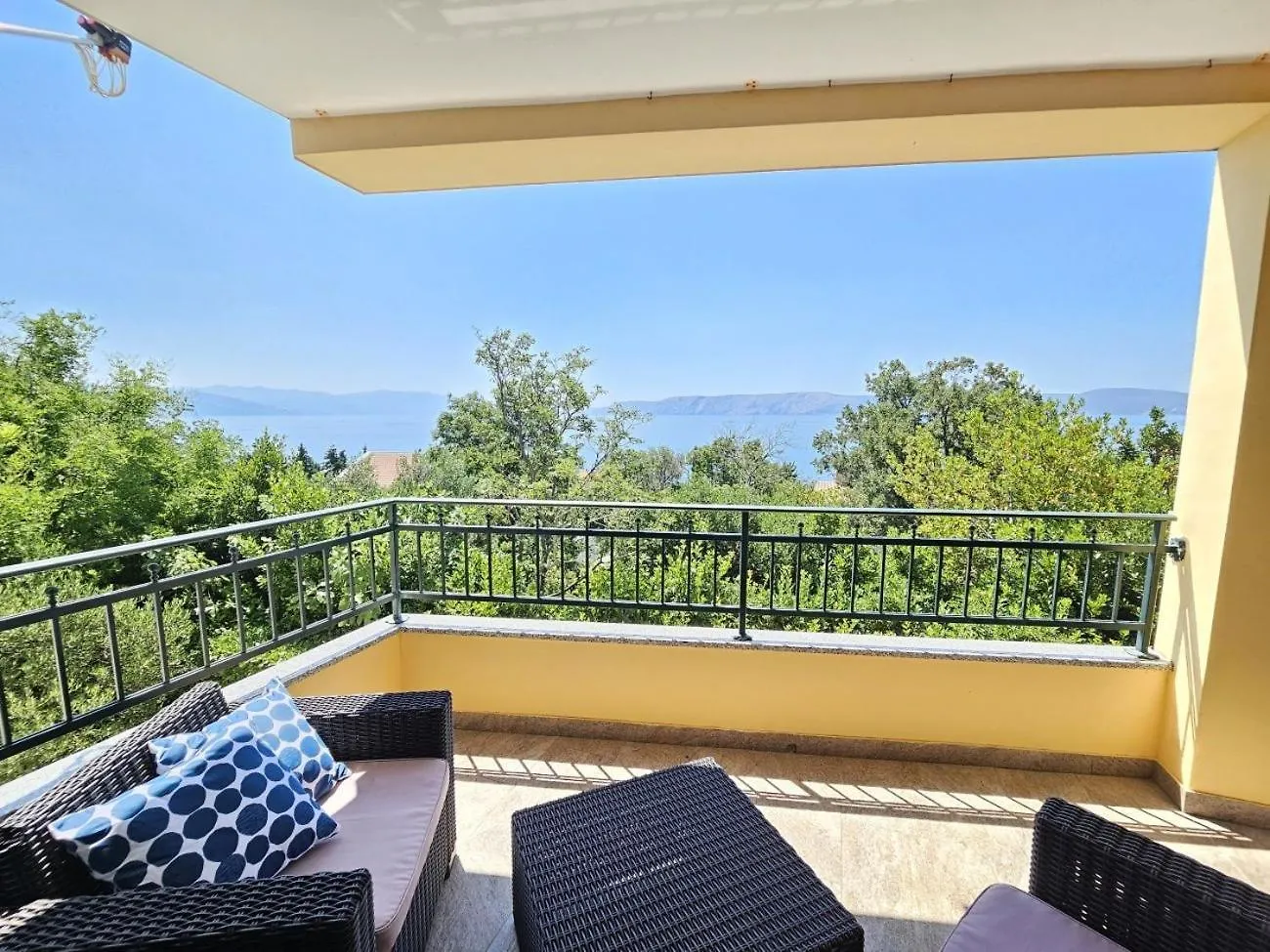Blaz 1 - Apartment With Sea View, 150 M From The Beach Novi Vinodolski Croatia